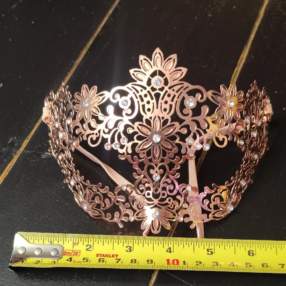 BEAUTIFUL ROSE GOLD FACE MASK FLORAL  WITH RHINESTONES